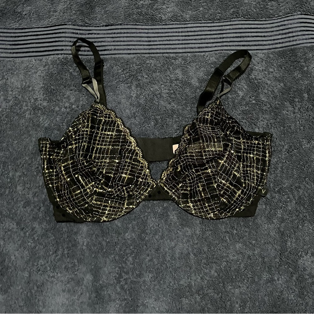 Victoria Secret - unlined Demi bra